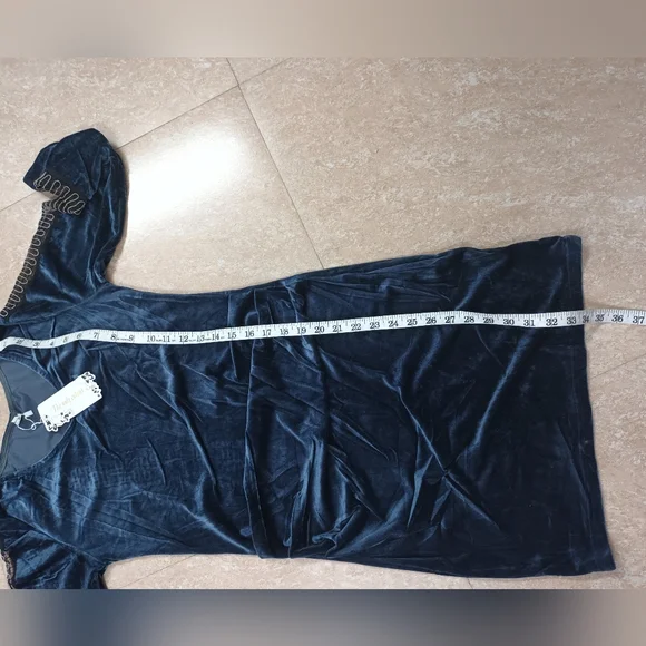 Velvet designer dress...condition new.. - Picture 5 of 8